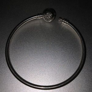 Pandora moments bangle 6.5